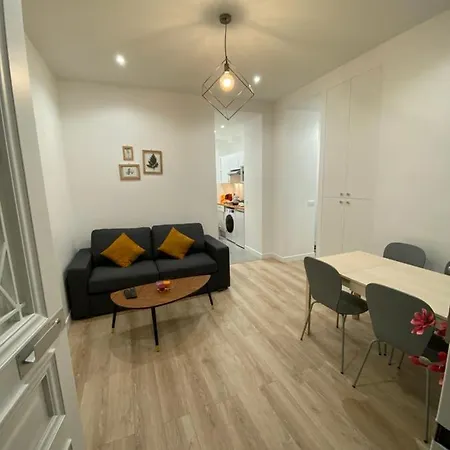 Alex's House Апартаменты Париж