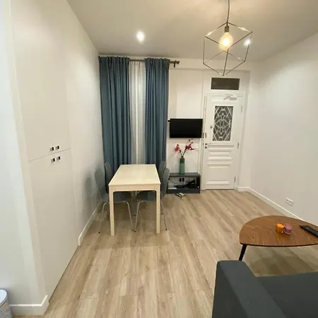 Alex's House Апартаменты Париж