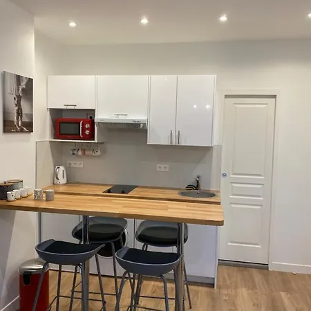 Alex's House Apartman *